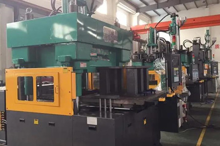 伺服節(jié)能精密注塑機(jī)多少錢(qián)一臺(tái)？至少3萬(wàn)元以上！